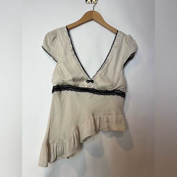 Kimchi Blue Cora Asymmetrical Ruffle Lace-Trim Blouse | Size S - Picture 8 of 16